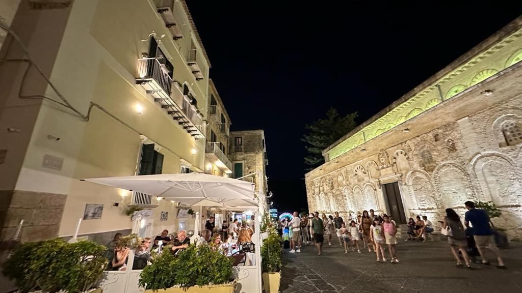 Palazzo Tranfo Al Duomo Accommodation Tropea Exterior foto