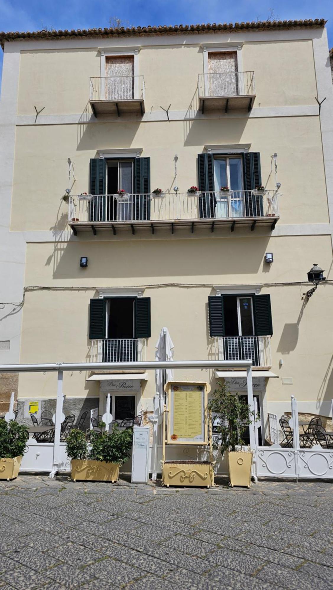 Palazzo Tranfo Al Duomo Accommodation Tropea Exterior foto