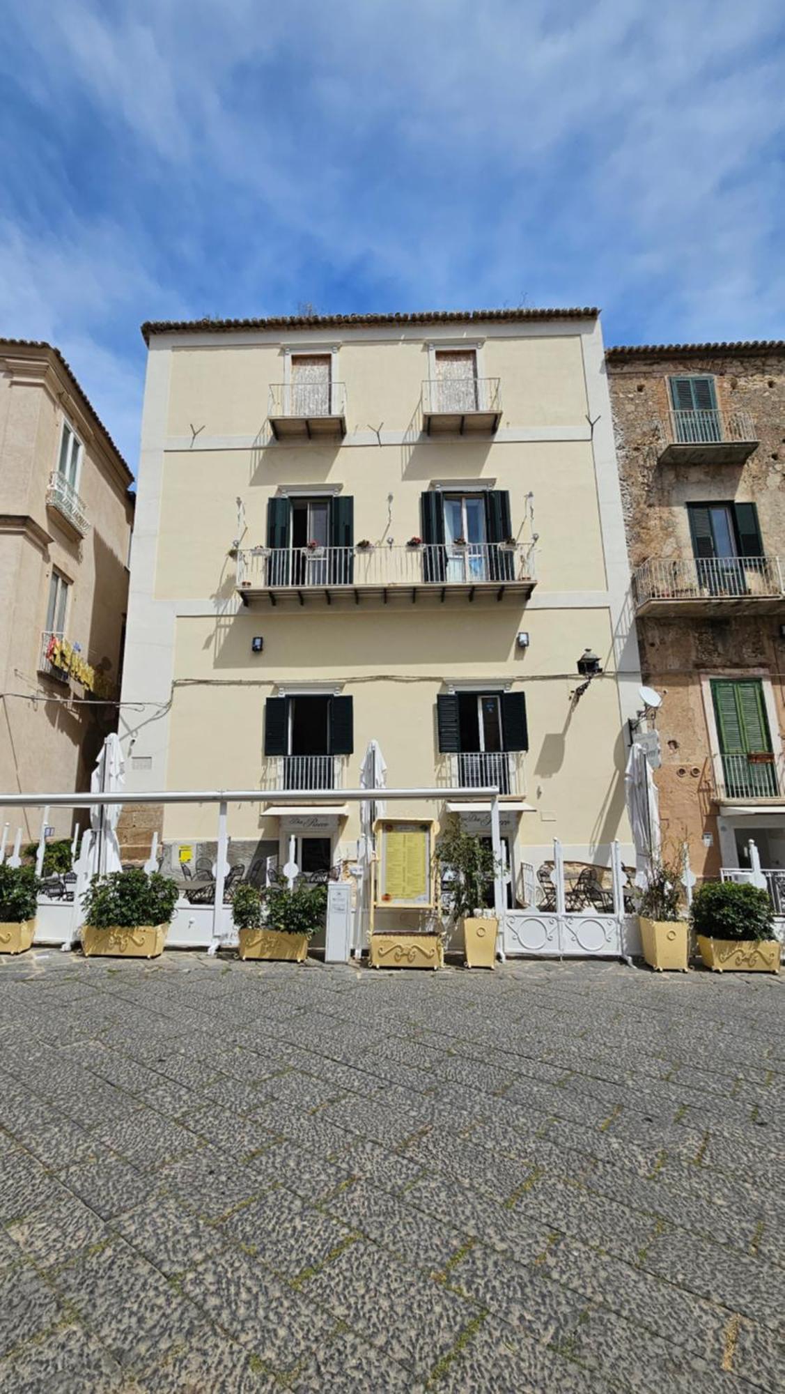 Palazzo Tranfo Al Duomo Accommodation Tropea Exterior foto
