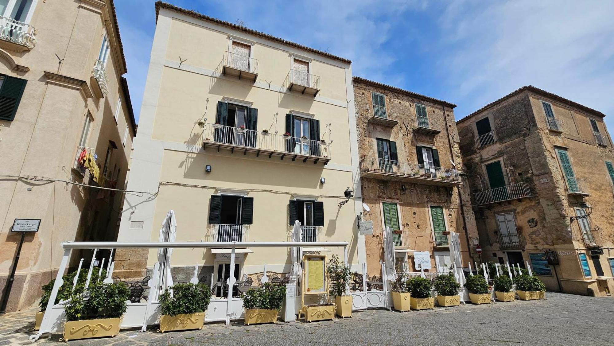Palazzo Tranfo Al Duomo Accommodation Tropea Exterior foto
