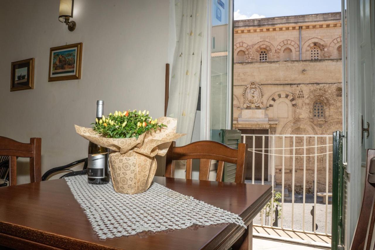 Palazzo Tranfo Al Duomo Accommodation Tropea Exterior foto